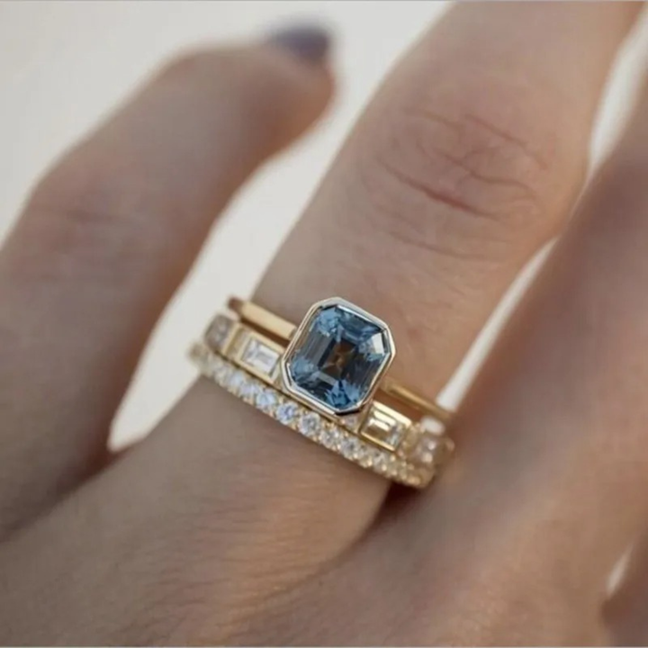 Iris - Vintage Ring Set in Gold & Blue