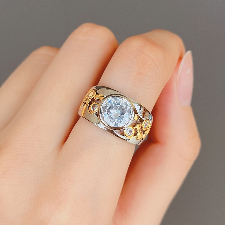 Two-Tone Zirconia Ring in Gold