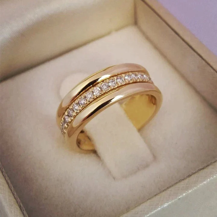 Sarah - Vintage Ring with Inlaid Zirconia