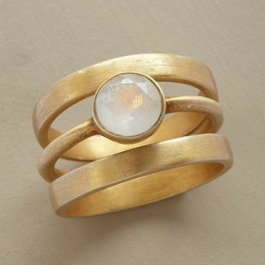 Vintage Gold Ring with Inlaid Moonstone